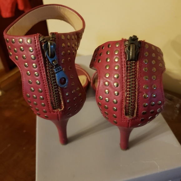 Sandals - Picture 2 of 4